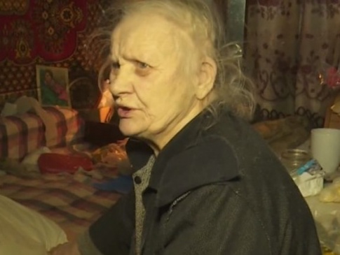 Історія життя українки, яка змушена переповзати дорогу, аби купити хліба
