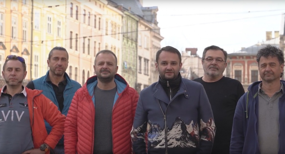 Львівські ресторатори без штанів звернулися до уряду