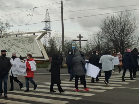 Страйк у Луцьку: працівники психлікарні перекрили дорогу