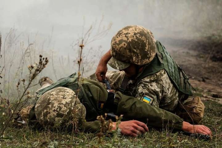 Снайпер важко поранив українського військового
