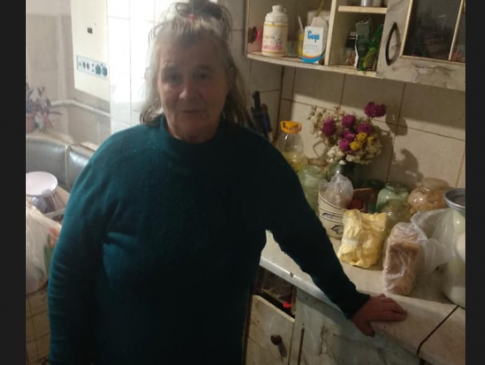 На Рівненщині пенсіонерка сама виховує трьох сиріт