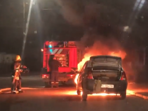 У Луцьку вщент згоріло таксі: відома причина