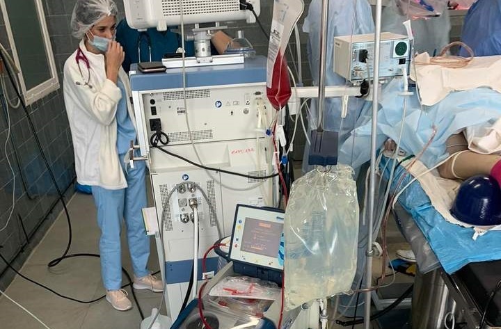 Львівські нейрохірурги прооперували 10-річну дівчину з пухлиною мозку, батьки якої заборонили переливати їй кров