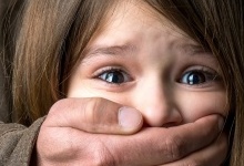 На Хмельниччині чоловік зґвалтував 12-річну дитину співмешканки