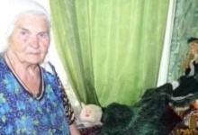 На Волині 85-річна жінка щодня шиє ковдри на фронт