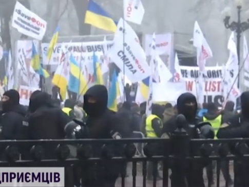 У Києві біля Ради – сутички між поліцією та протестувальниками