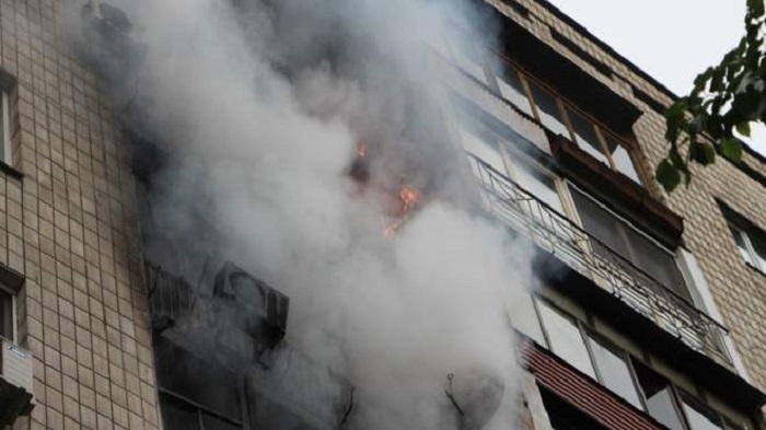У Києві – пожежа у багатоповерхівці: люди вистрибували з вікон