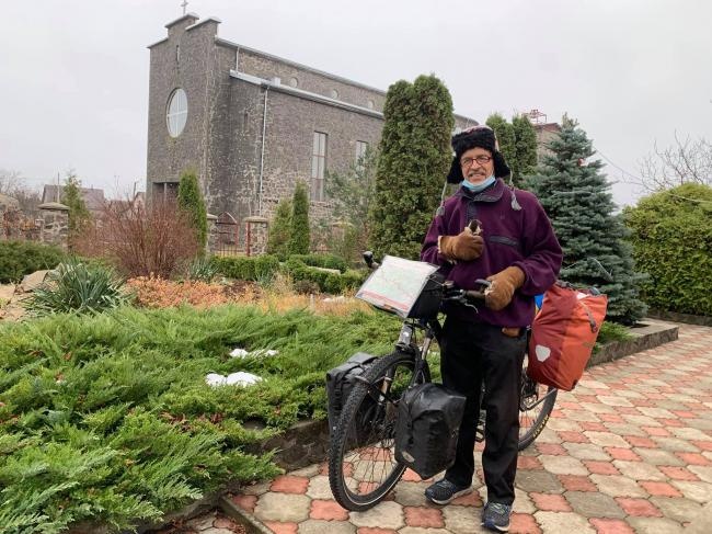 64-річний чоловік приїхав зі Швейцарії на Волинь велосипедом