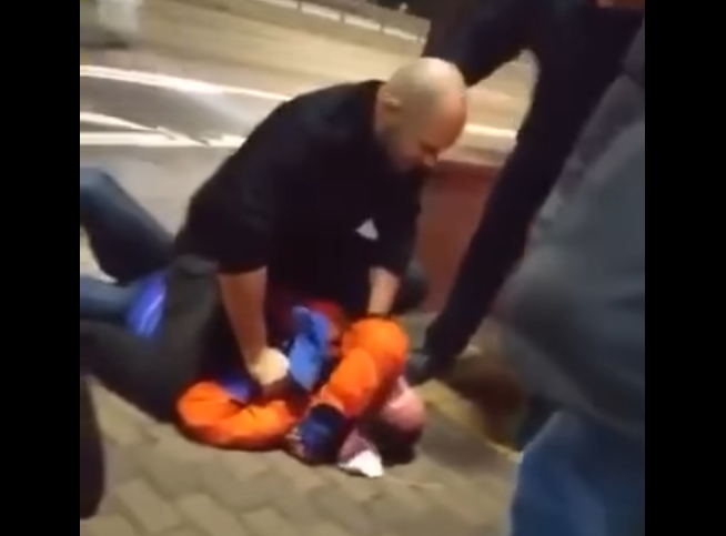 У Києві п’яний чоловік розбив голову водію тролейбуса