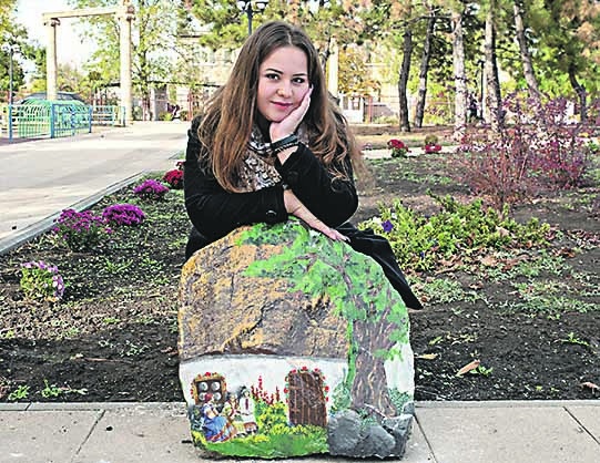 19-річна українка «оживляє» каміння