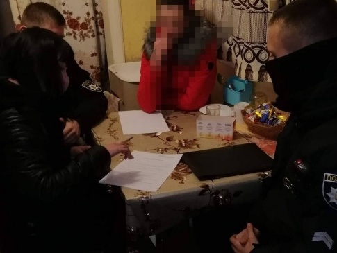 На Тернопільщині горе-мати виганяла 11-річну дитину вночі з дому