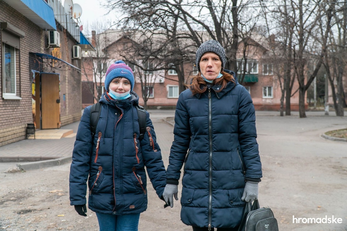 Як в Україні виживають самотні матері з важкохворими дітьми