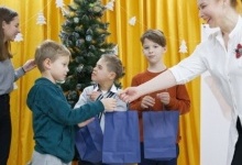 У Луцьку в інклюзивному хабі дітям влаштували новорічне свято
