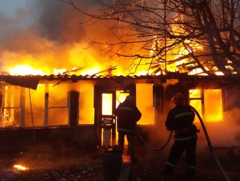 На Волині з палаючого будинку врятували 21-річного хлопця