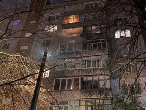У Миколаєві феєрверк потрапив у житловий будинок, сталася пожежа