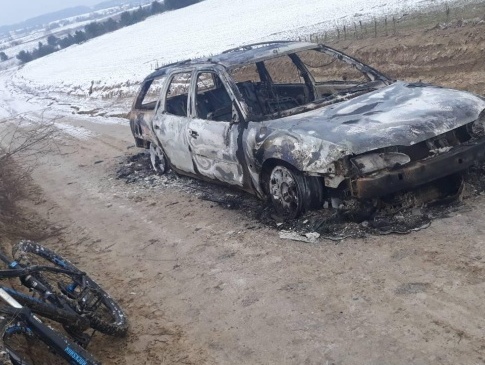 Біля Луцька викрадене авто знайшли спаленим