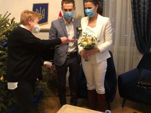 У посольстві України в Швейцарії вперше за 5 років зареєстрували шлюб