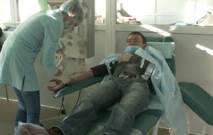 У Луцьку звільнили з роботи заслуженого донора, який 601 раз здав кров