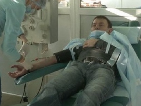 У Луцьку звільнили з роботи заслуженого донора, який 601 раз здав кров