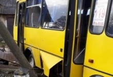 Смертельна аварія біля Львова: маршрутка зіткнулась з поїздом