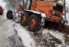 На Волині техніка для чищення снігу застрягла в заметі