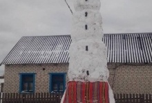 В одному з районів Волині між селами триває батл на найвищу снігову бабу -  поки рекорд 7 метрів!
