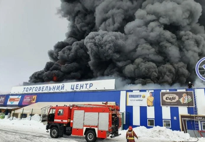 На Миколаївщині палає «Епіцентр»