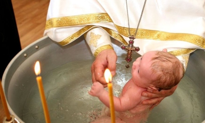 У Румунії під час обряду хрещення загинуло немовля