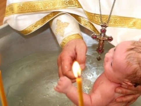 У Румунії під час обряду хрещення загинуло немовля