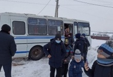 На Волині автобус з учнями застряг у снігу дорогою до школи