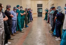 У Львові лікарі вишикувались в коридор пошани перед посмертною доноркою