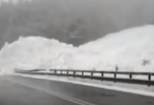 Трасу Київ-Чоп перекрила снігова лавина: момент спіймали на відео