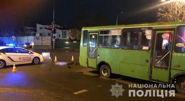 В Одесі чоловіка переїхав легковик, а потім ще й автобус