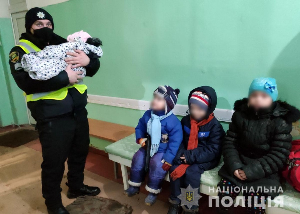 Плакали і просили їсти: на Донеччині батьки залишили чотирьох дітей напризволяще