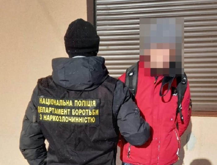 «Товару» на 150 тисяч: у Луцьку затримали накрозакладчика