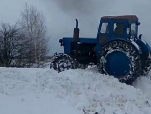 Волинянина на смерть переїхав трактор, який чистив сніг