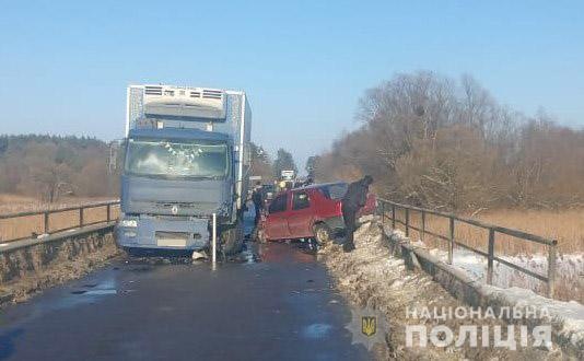 Троє лучан постраждали у автотрощі на Львівщині