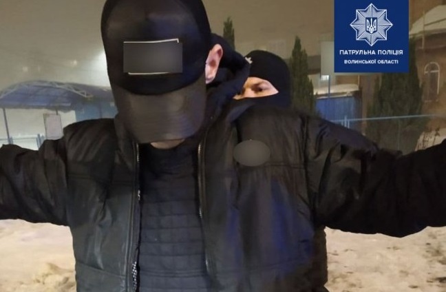 У Луцьку поліцейські затримали чоловіка з наркотиками