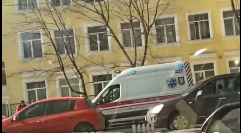 Знімав відео і вистрибнув з вікна: жахливий інцидент у школі в Києві
