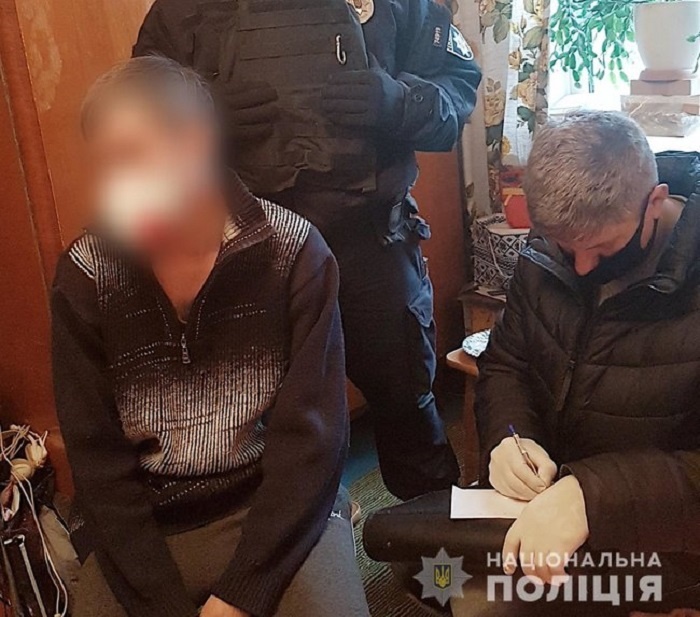 Українець ґвалтував 9-річну падчерку та знімав порно з нею