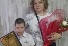 Незрячий хлопчик з Вінниччини на 8 березня заспівав пісню про маму