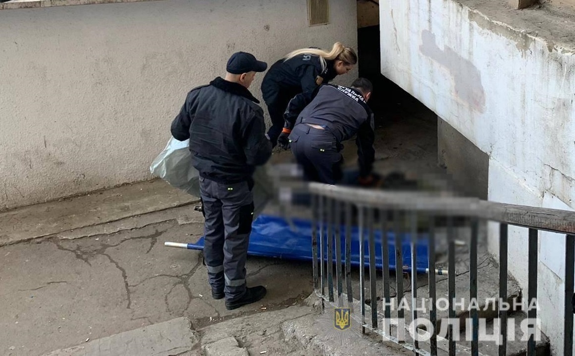 В Одесі 18-річний хлопець викинувся з 15 поверху