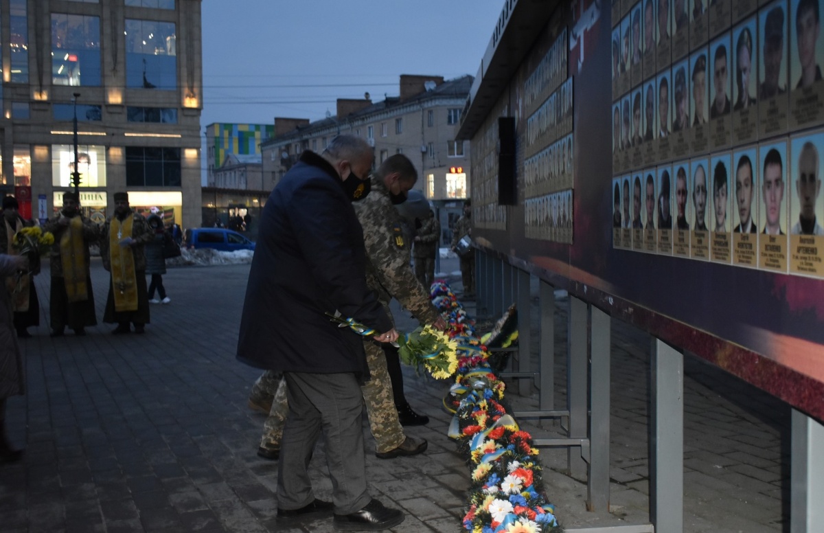 У Луцьку вшанували військових, які загинули на війні