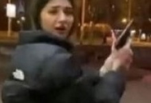 У Києві біля заправки дівчина влаштувала забави зі зброєю