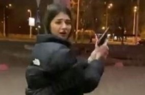 У Києві біля заправки дівчина влаштувала забави зі зброєю