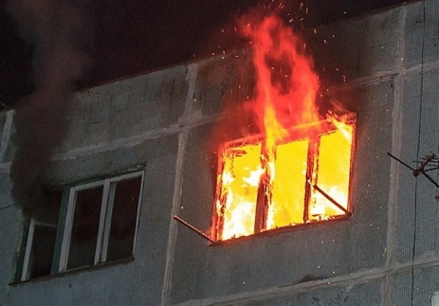 У Луцьку горіла квартира: евакуювали 10 людей