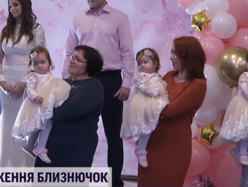 Українській родині з четвірнею виділили мільйон на житло