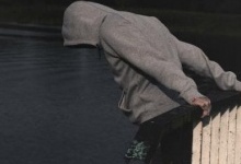 На Полтавщині жінки вхопили за ноги самогубця, який стрибнув з мосту