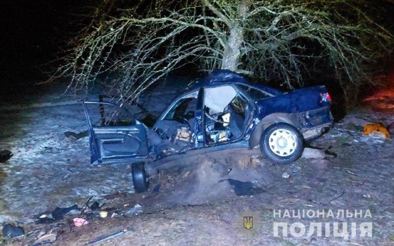 На Рівненщині 4 школярів на батьківському авто потрапили в смертельну ДТП