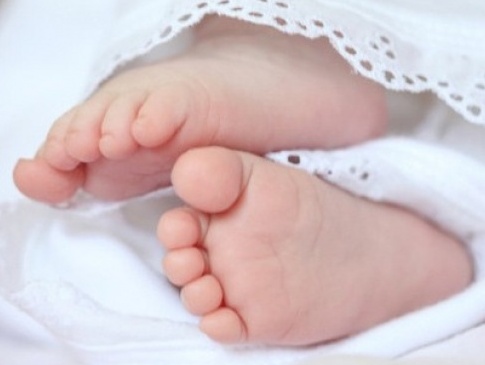 У Кропивницькому багатодітна матір підкинула під двері лікарні немовля